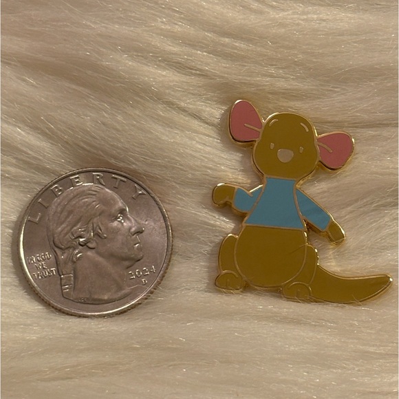 Disney Winnie the Pooh Roo Trading Pin - Picture 2 of 3